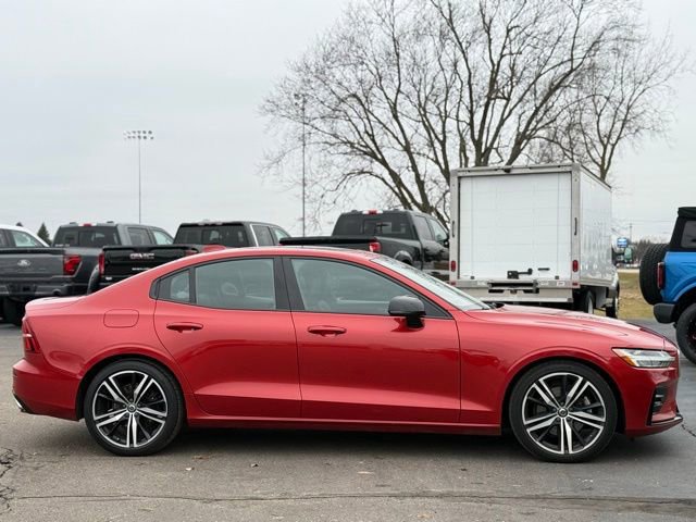 Used 2019 Volvo S60 T5 R-Design image 9