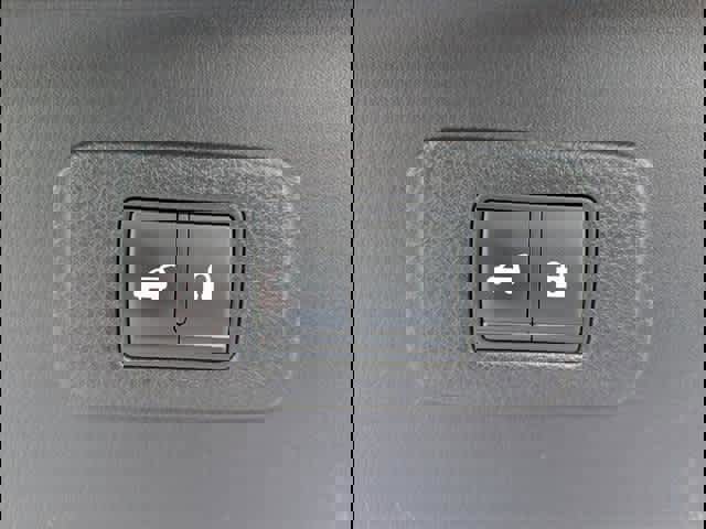 Used 2021 Nissan Armada SL w/ Captain's Chairs Package image 19