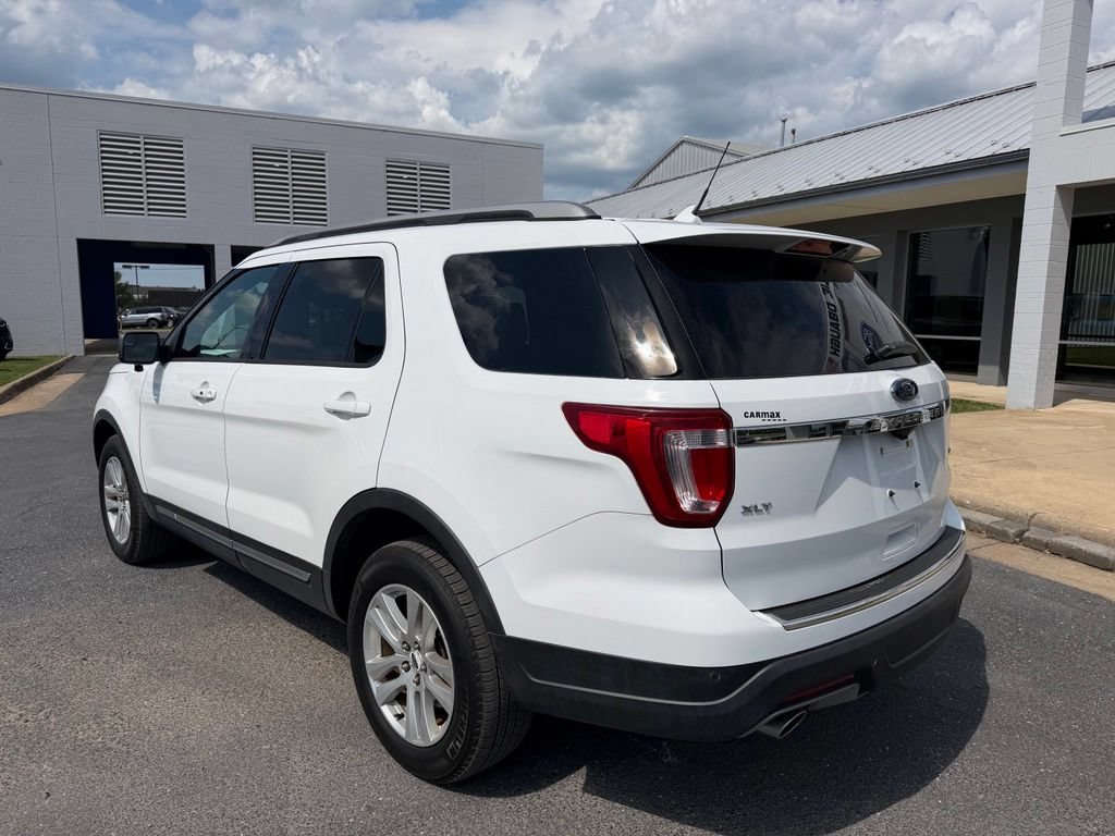 Certified 2018 Ford Explorer XLT w/ Equipment Group 202A AWD/4WD image 3
