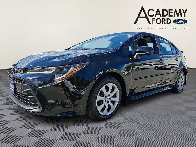 Used 2024 Toyota Corolla LE FWD image 3