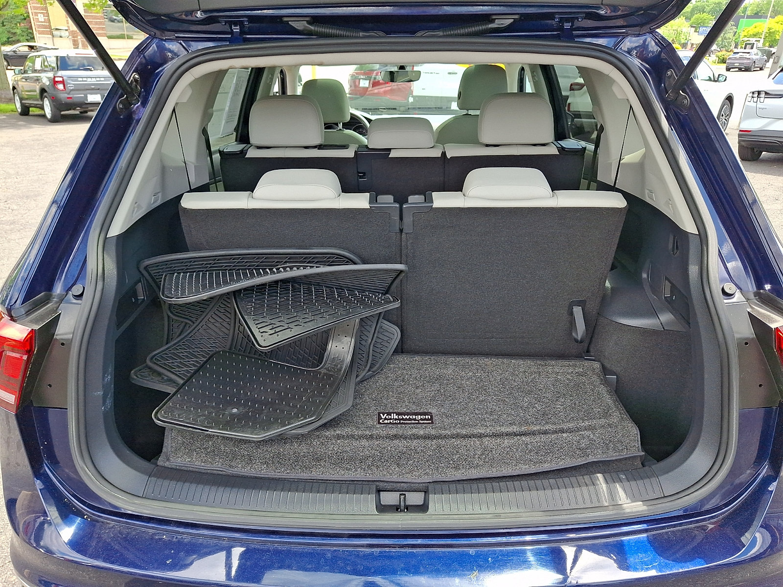 Used 2021 Volkswagen Tiguan SE w/ Panoramic Sunroof Package AWD/4WD image 31