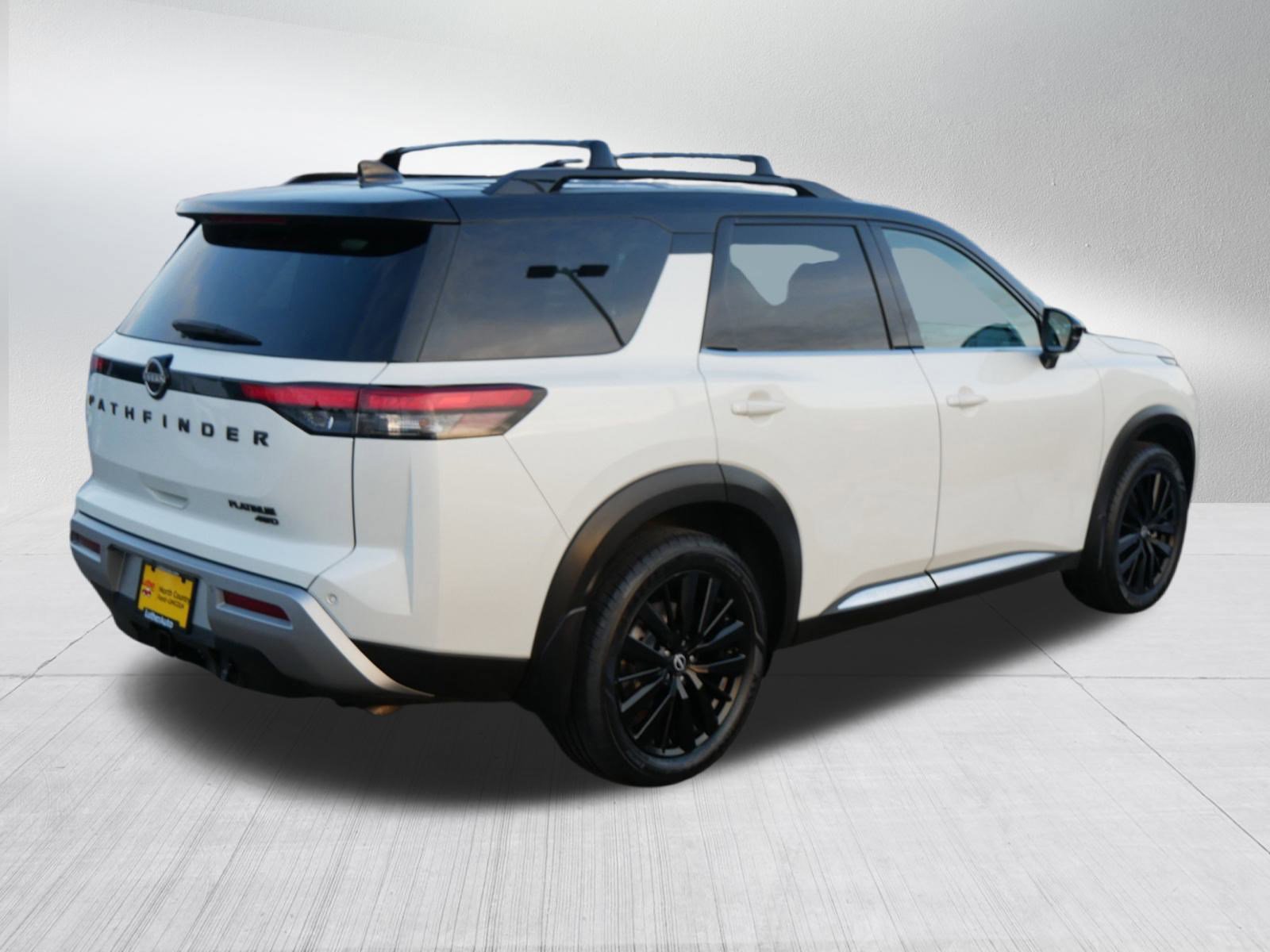 Used 2023 Nissan Pathfinder Platinum image 5