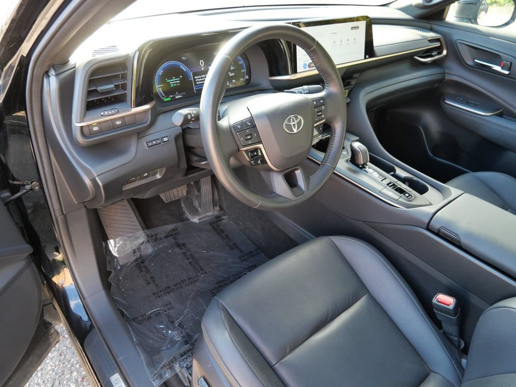 Used 2023 Toyota Crown Platinum AWD/4WD image 3
