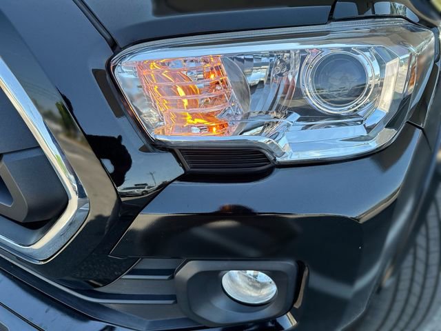 Used 2023 Toyota Tacoma SR5 w/ Technology Package image 9
