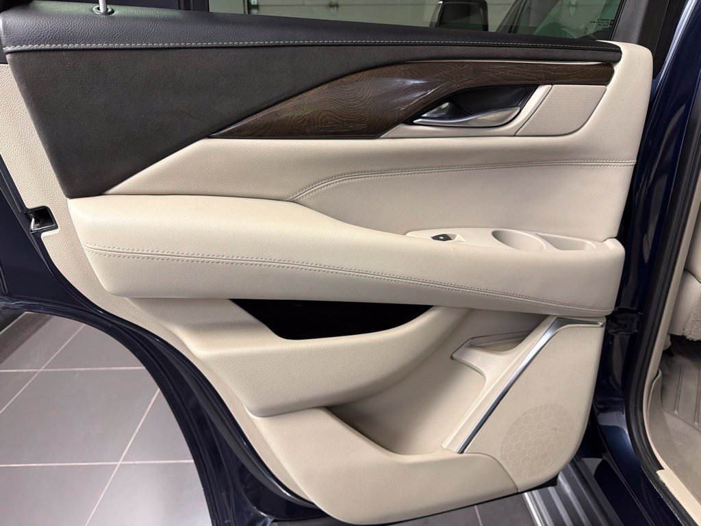Used 2018 Cadillac Escalade Premium Luxury AWD/4WD image 36