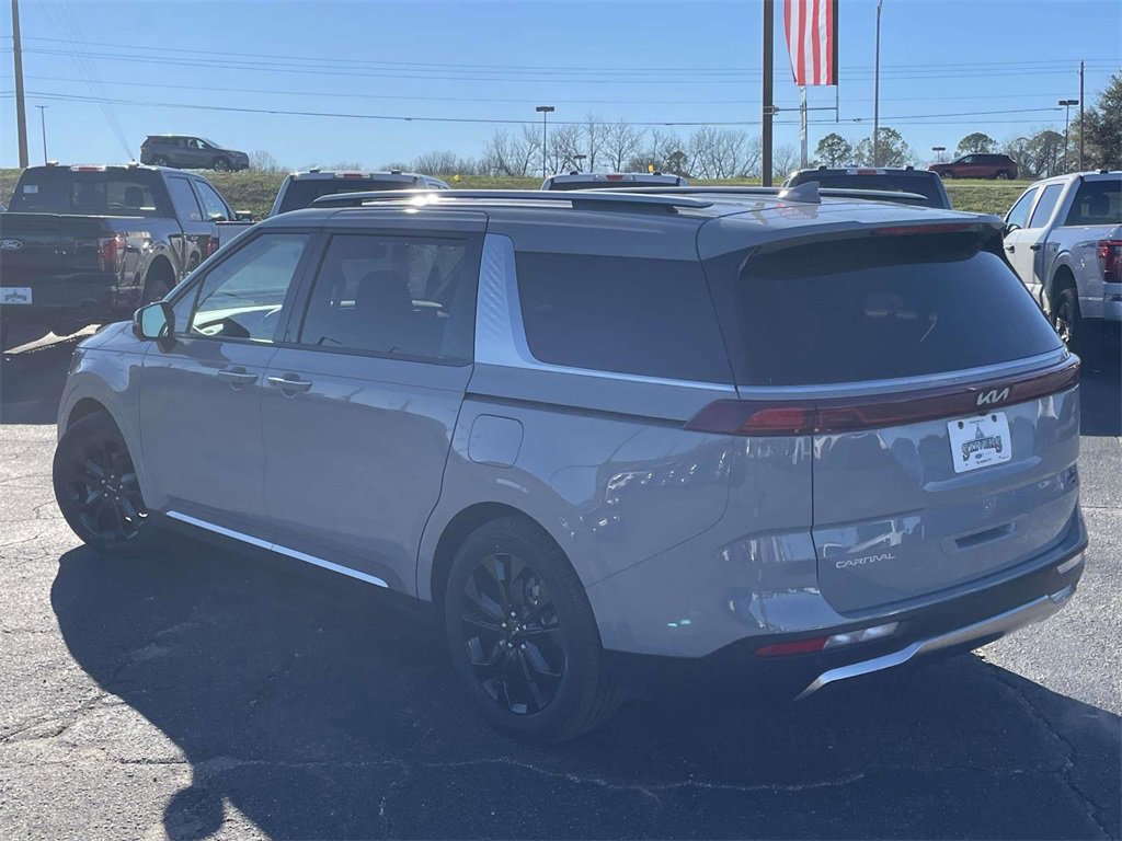 Used 2024 Kia Carnival SX Prestige image 3