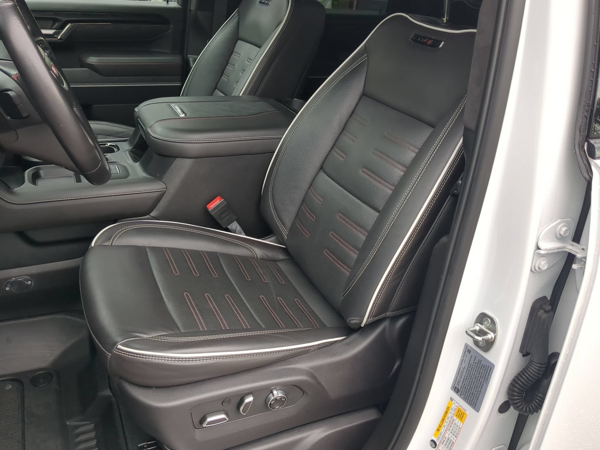 Used 2024 GMC Sierra 2500 AT4X AWD/4WD image 57