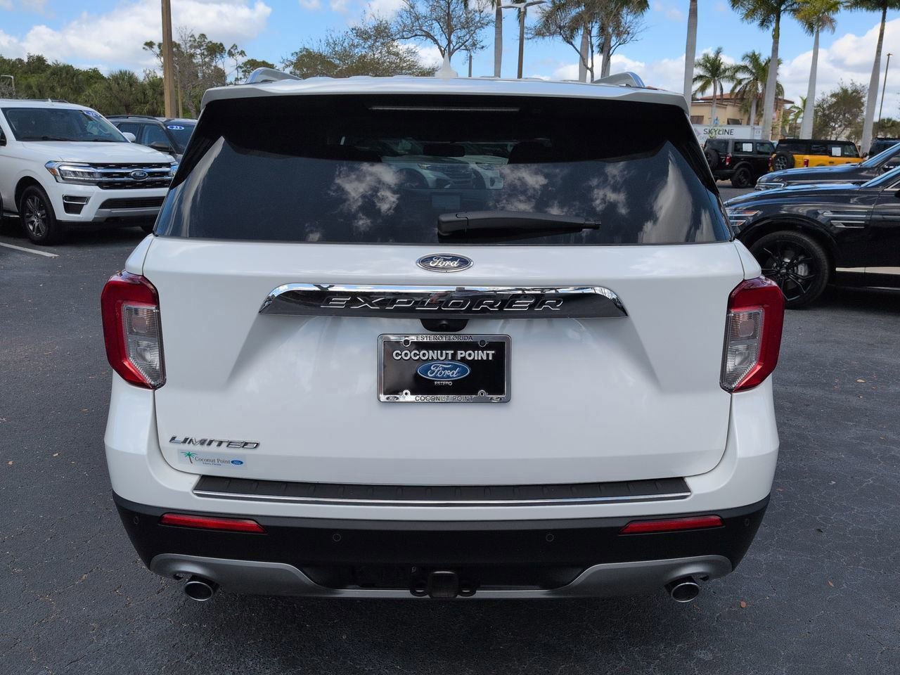 Certified 2023 Ford Explorer Limited w/ Equipment Group 301A image 4