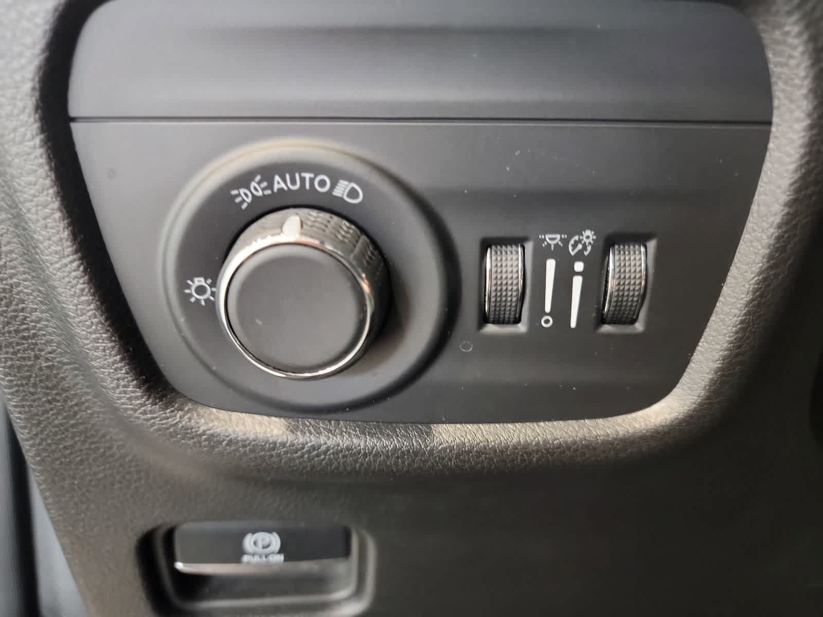 Used 2023 Jeep Grand Cherokee Altitude AWD/4WD image 19
