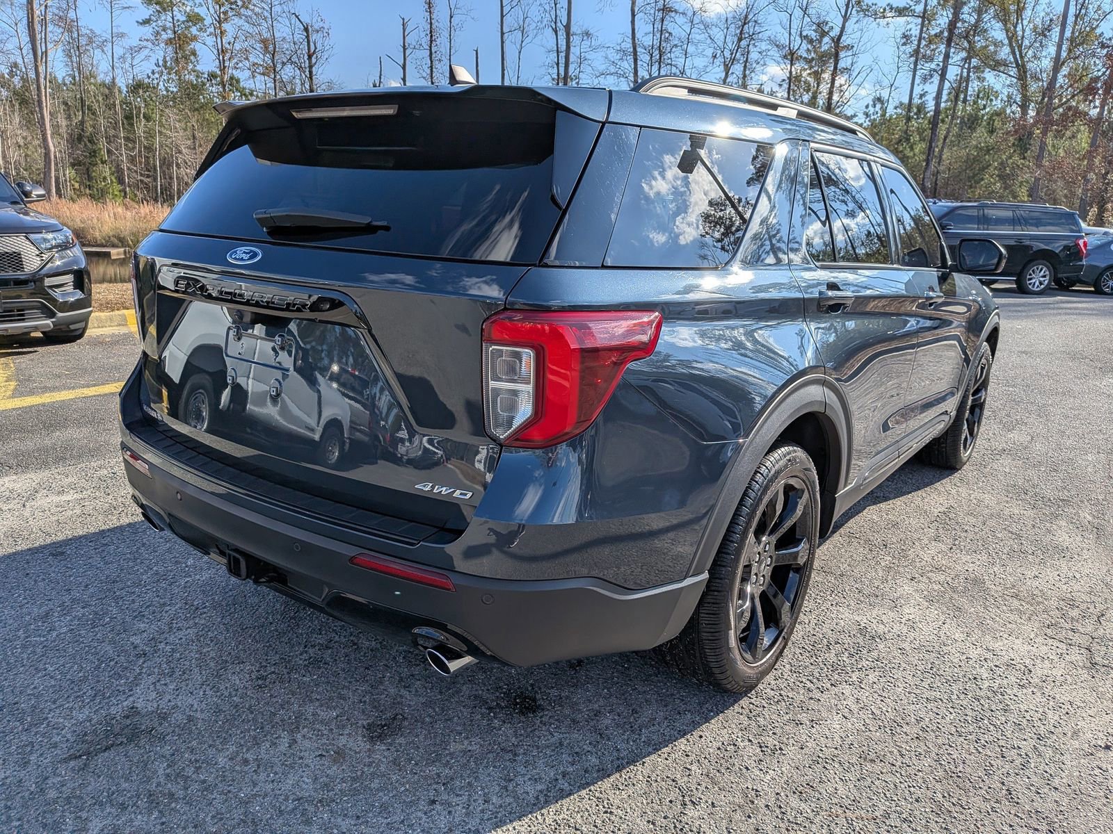 Certified 2023 Ford Explorer ST-Line w/ Class IV Trailer Tow Package image 5