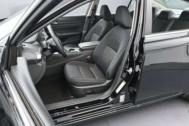 Used 2025 Nissan Altima 2.5 SV FWD image 10