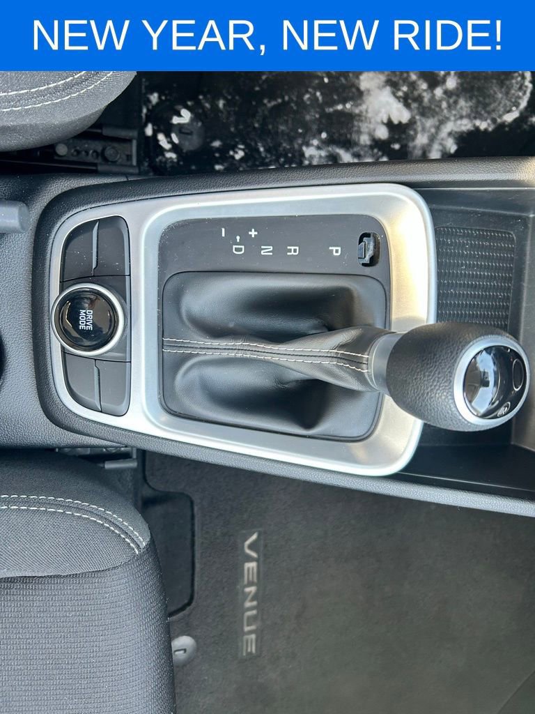 Used 2020 Hyundai Venue SEL image 24