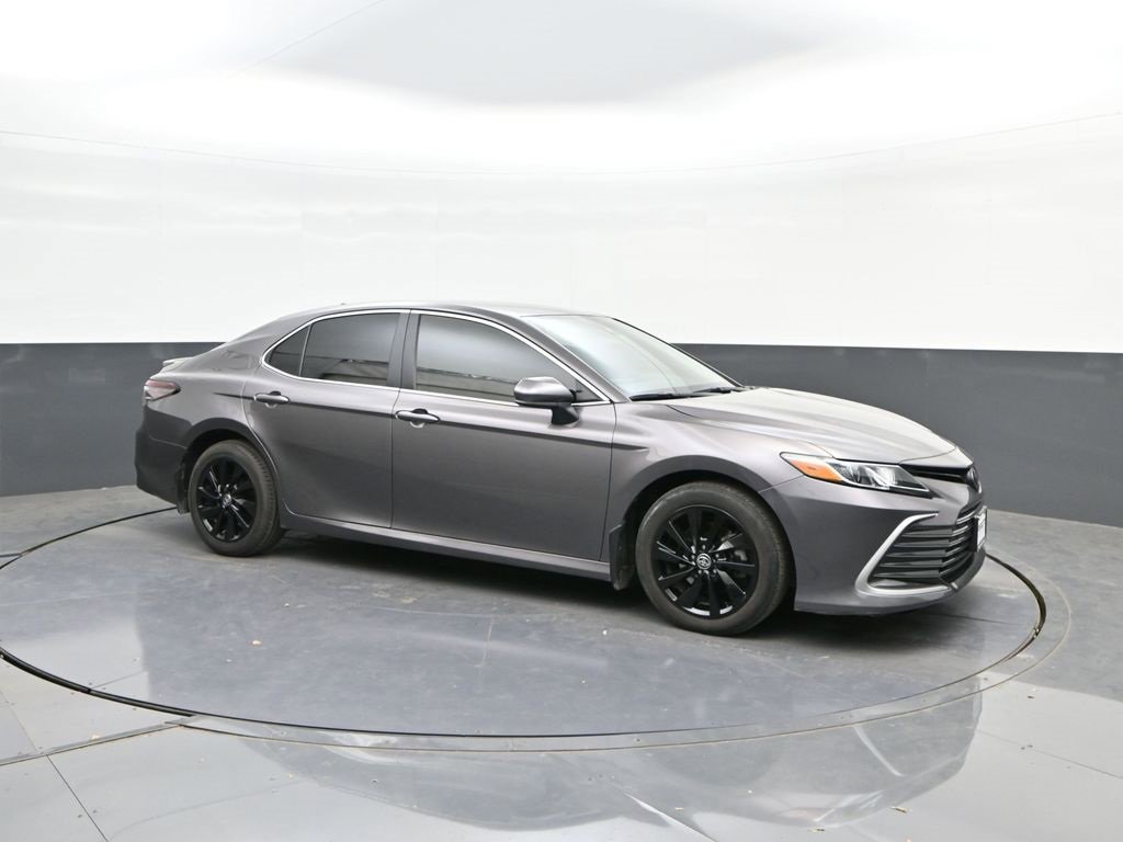 Used 2022 Toyota Camry LE image 17
