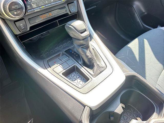 Used 2021 Toyota RAV4 XLE w/ Convenience Package FWD image 17