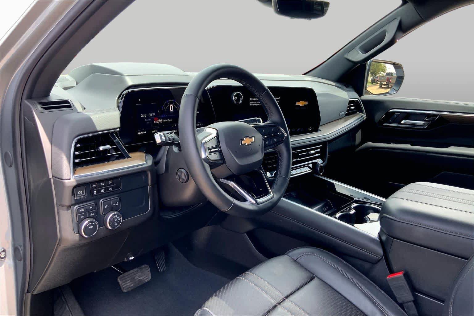 Used 2025 Chevrolet Tahoe High Country AWD/4WD image 35