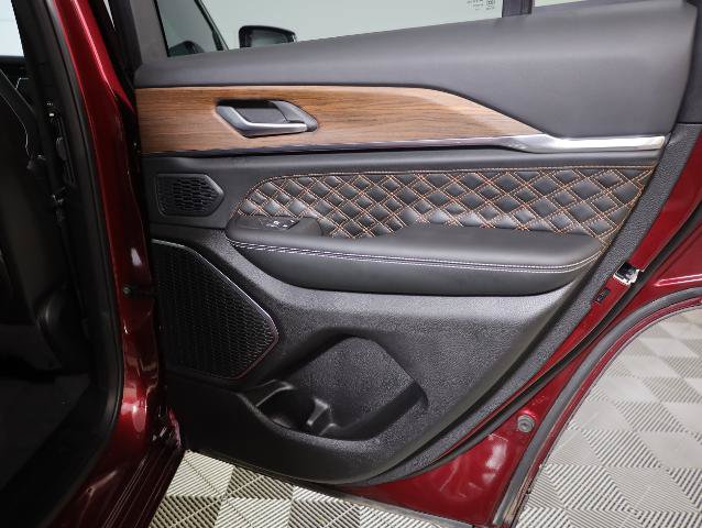 Used 2025 Jeep Grand Cherokee Summit AWD/4WD image 39