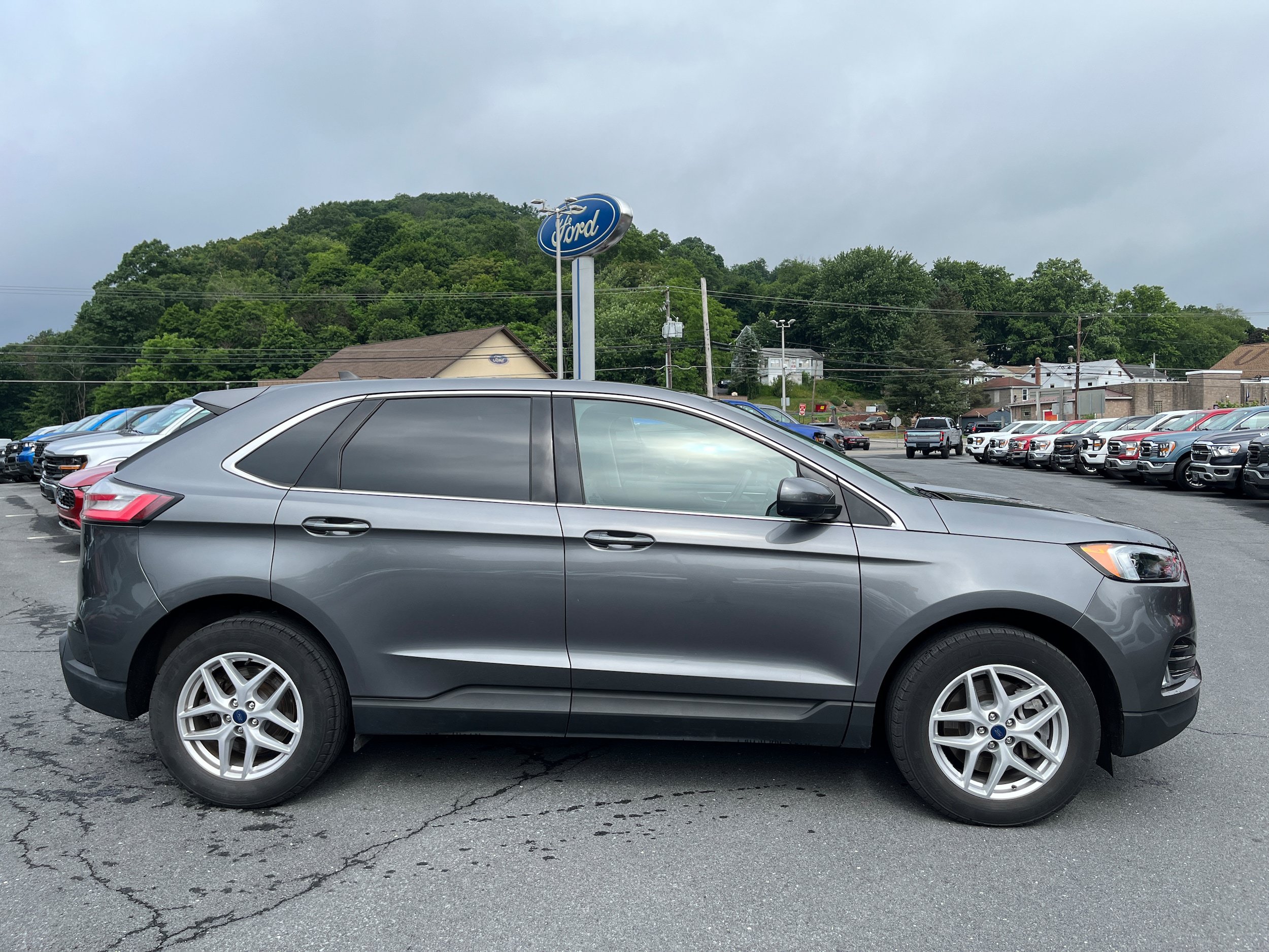 Certified 2022 Ford Edge SEL w/ Convenience Package AWD/4WD image 5