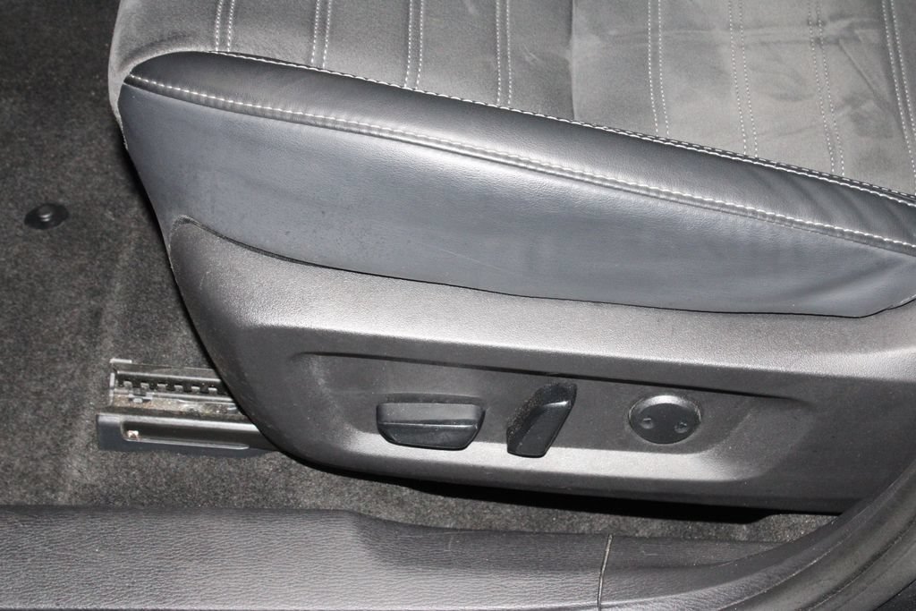 Used 2025 Mitsubishi Outlander AWD image 24