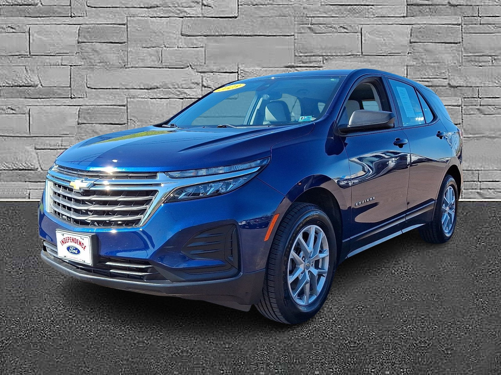 Used 2023 Chevrolet Equinox LS w/ Driver Confidence II Package image 4