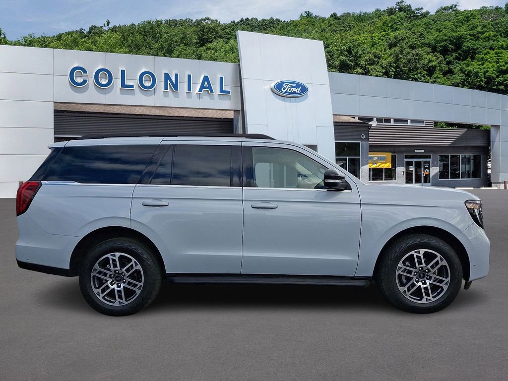 Certified 2025 Ford Expedition Active image 5