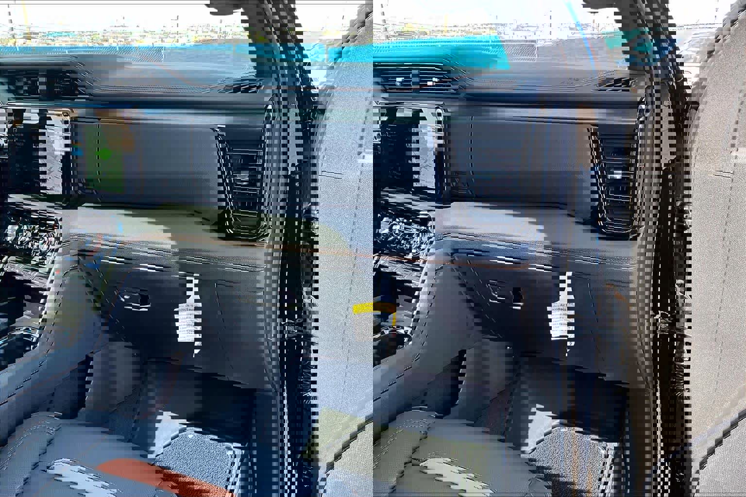 Used 2025 GMC Sierra 2500 AT4 w/ AT4 Premium Plus Package image 19