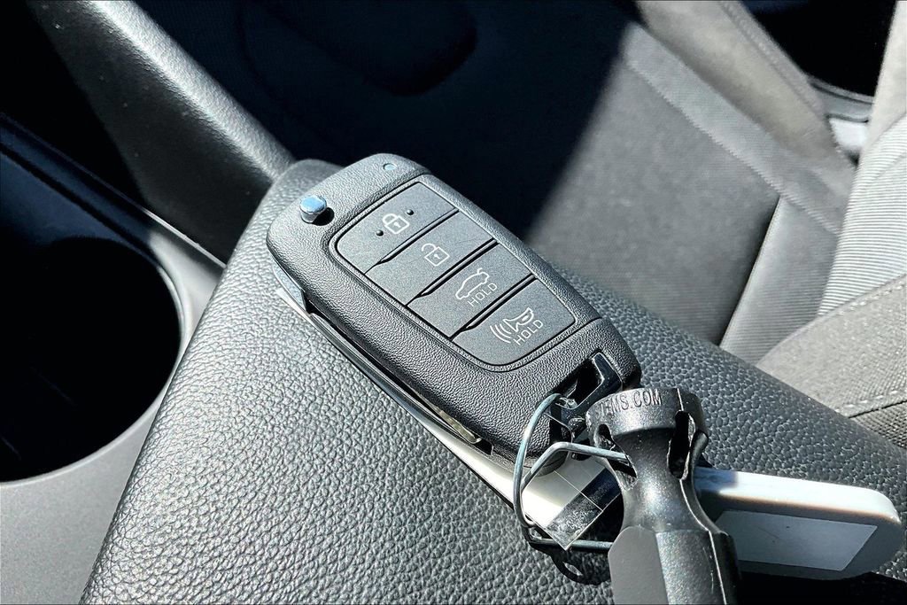 Used 2024 Hyundai Elantra SE image 13