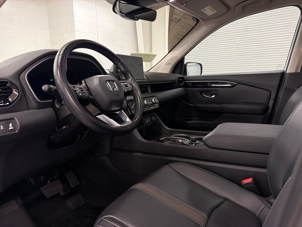 Used 2023 Honda Pilot Touring image 5