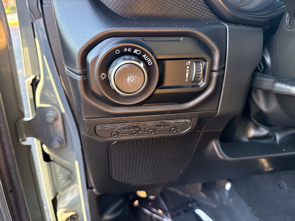 Used 2024 Jeep Wrangler Unlimited Rubicon AWD/4WD image 17