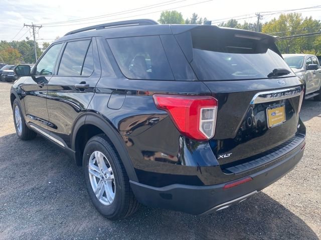 Certified 2022 Ford Explorer XLT w/ Equipment Group 202A image 5