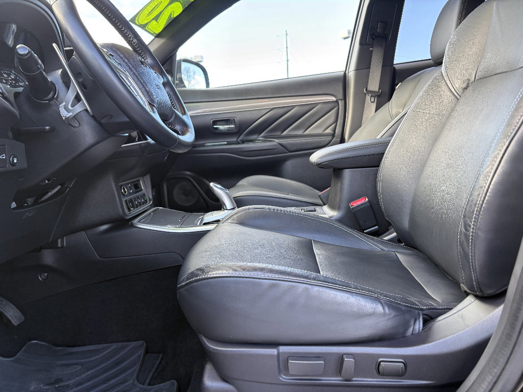 Used 2020 Mitsubishi Outlander GT image 16