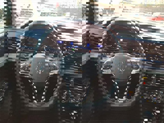 Used 2024 Volkswagen Taos SE image 17