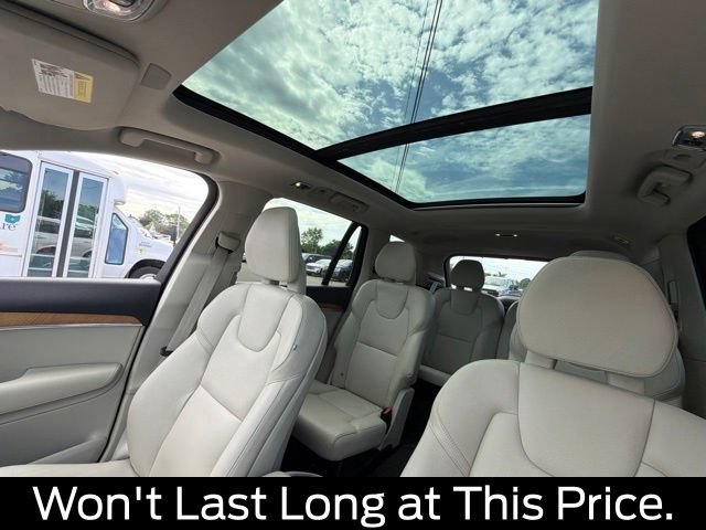 Used 2022 Volvo XC90 T6 Momentum AWD/4WD image 14