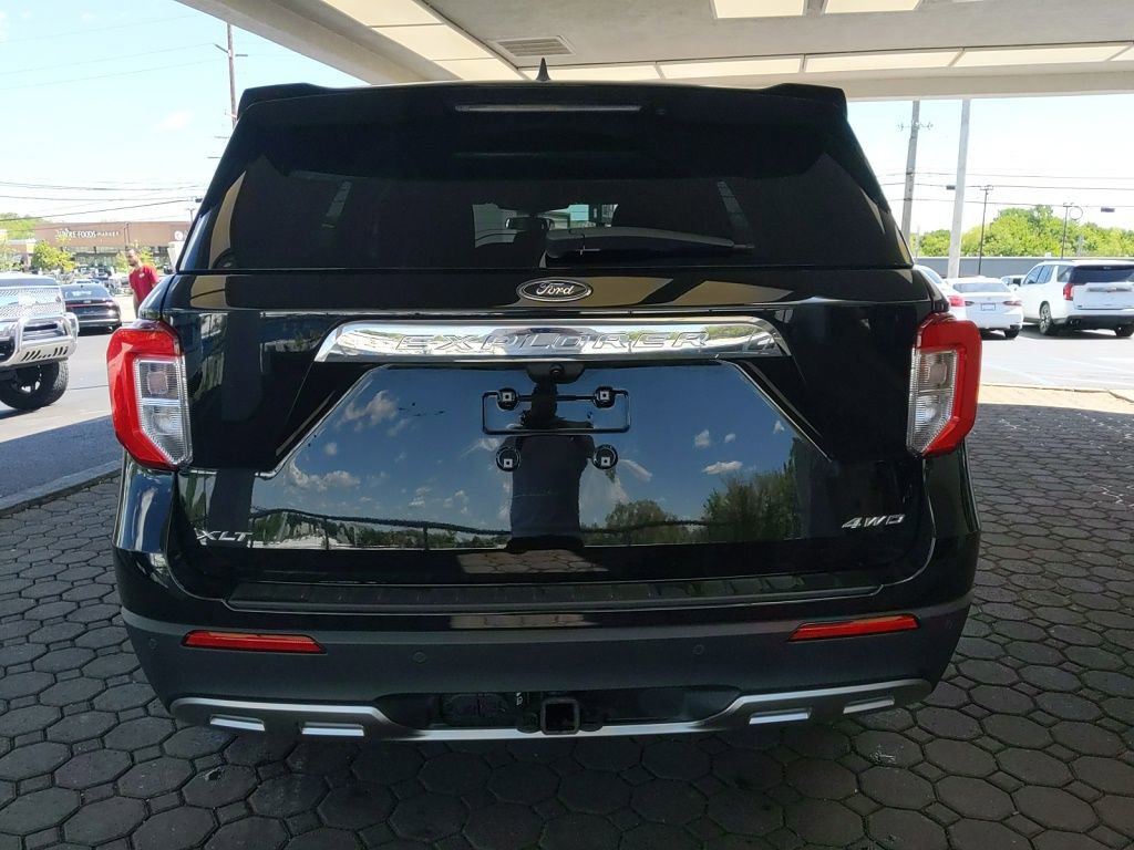 Certified 2023 Ford Explorer XLT w/ Equipment Group 202A AWD/4WD image 7