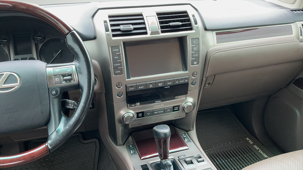 Used 2018 Lexus GX 460 Luxury w/ Preferred Accessory Package AWD/4WD image 8