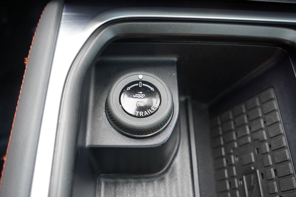Certified 2025 Ford Expedition Active AWD/4WD image 36