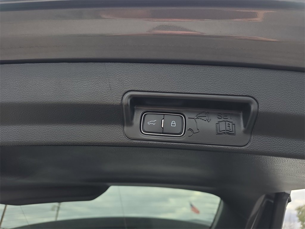 Certified 2024 Ford Explorer XLT image 33