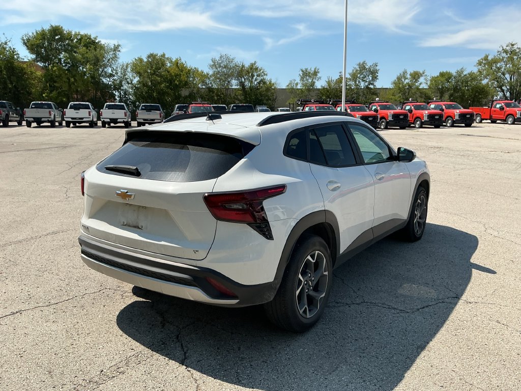 Used 2024 Chevrolet Trax LT w/ Driver Confidence Package FWD image 5