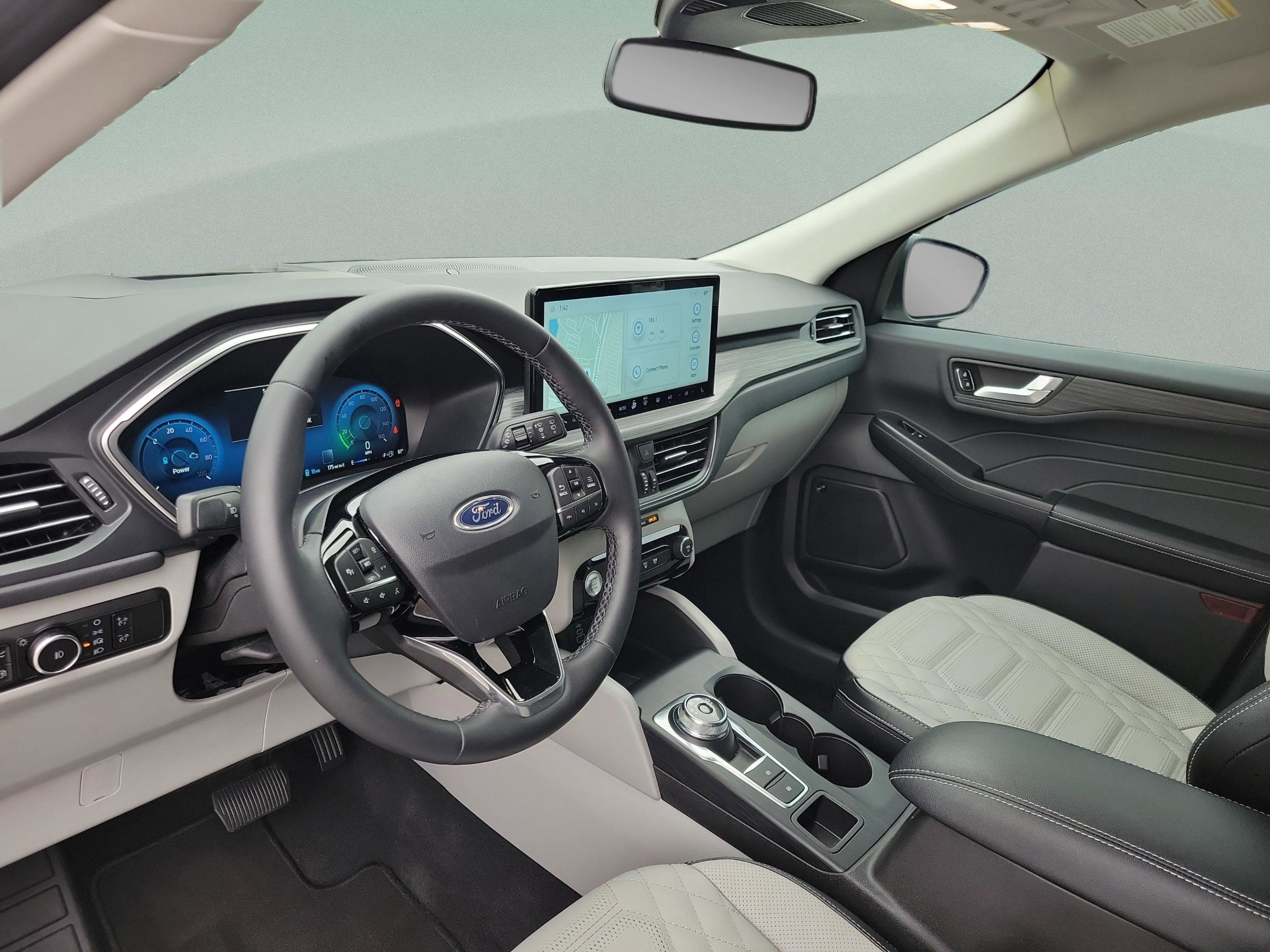 Certified 2024 Ford Escape SE w/ PHEV Premium Package image 5