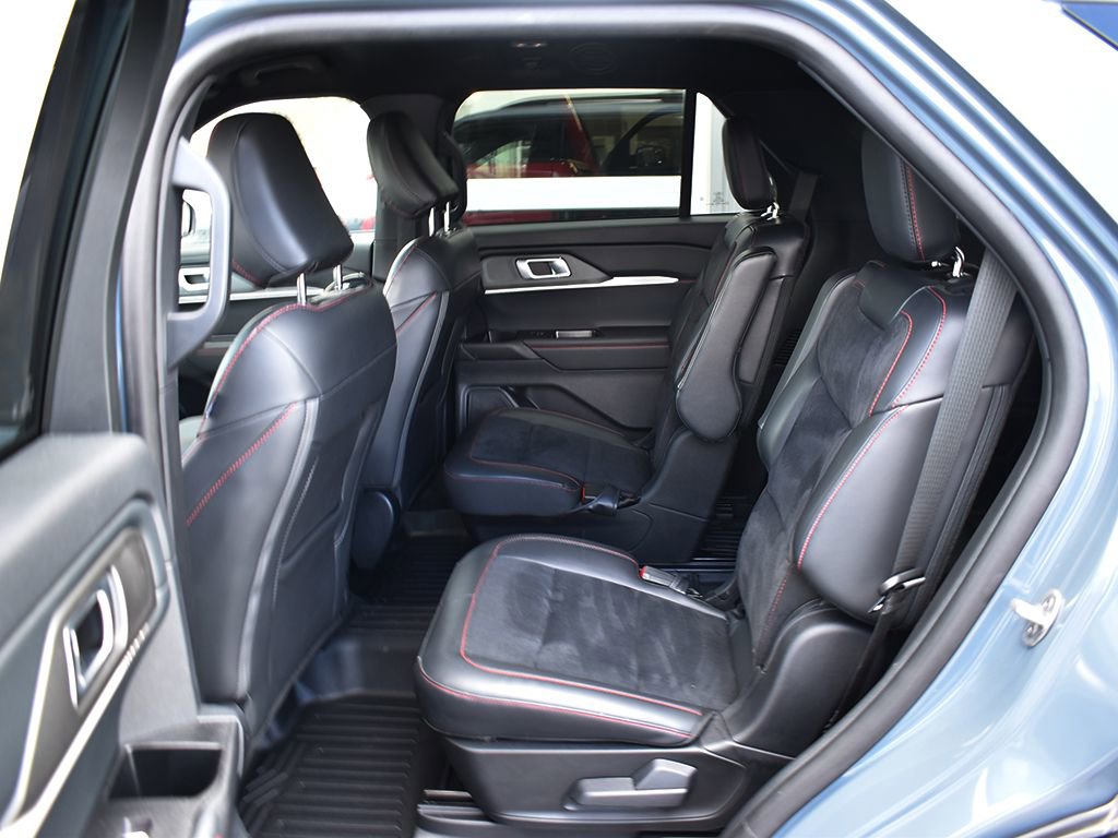 Certified 2025 Ford Explorer ST AWD/4WD image 6