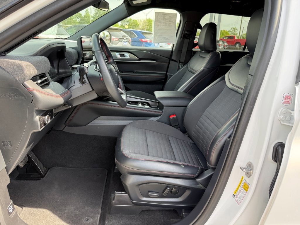 Certified 2025 Ford Explorer ST-Line w/ ST-Line Street Pack image 13