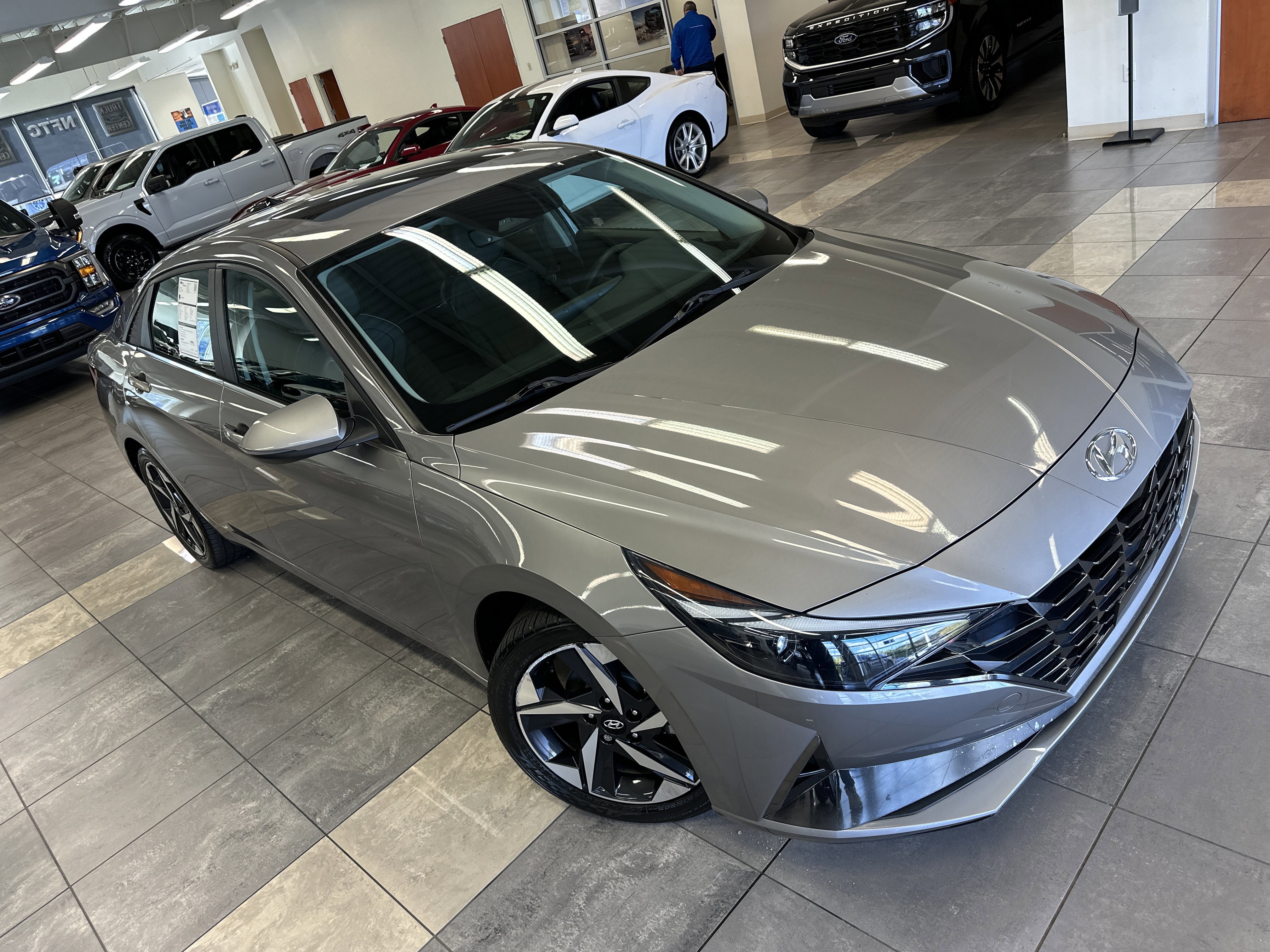 Used 2021 Hyundai Elantra Limited image 8