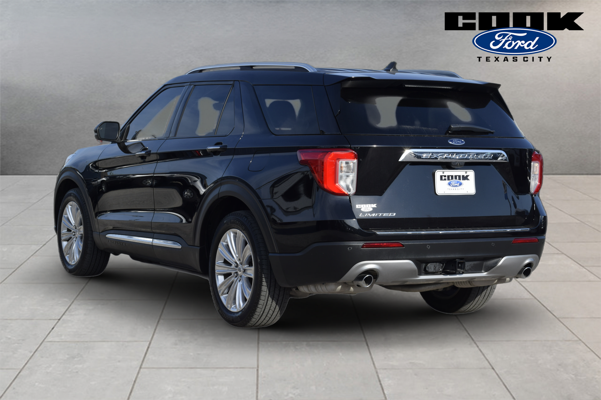 Certified 2023 Ford Explorer Limited w/ Limited Technology Package RWD image 4