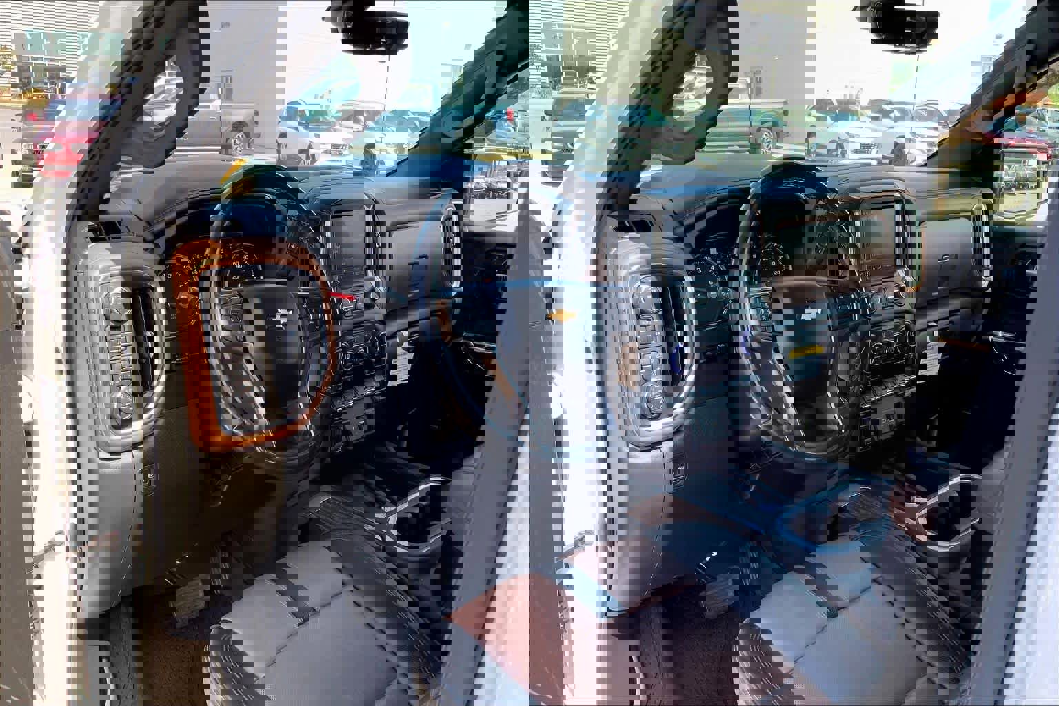 Used 2021 Chevrolet Silverado 1500 High Country w/ Technology Package image 17