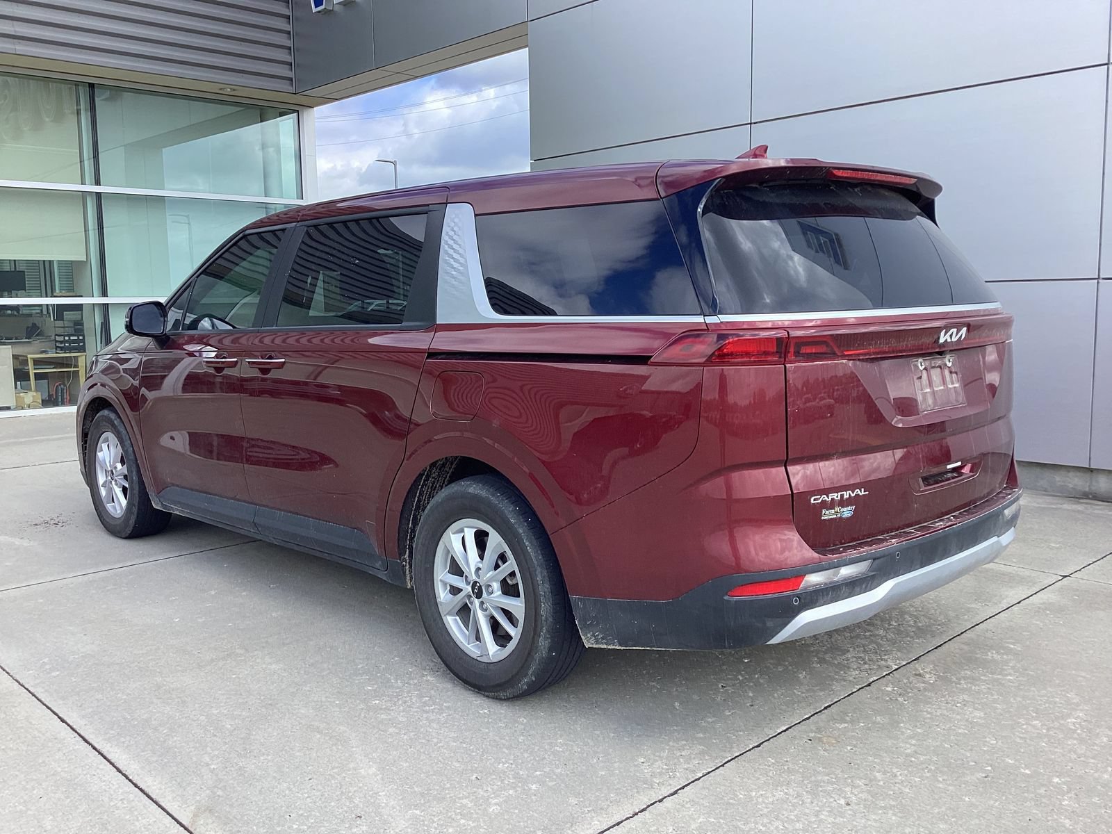 Used 2024 Kia Carnival LX FWD image 4