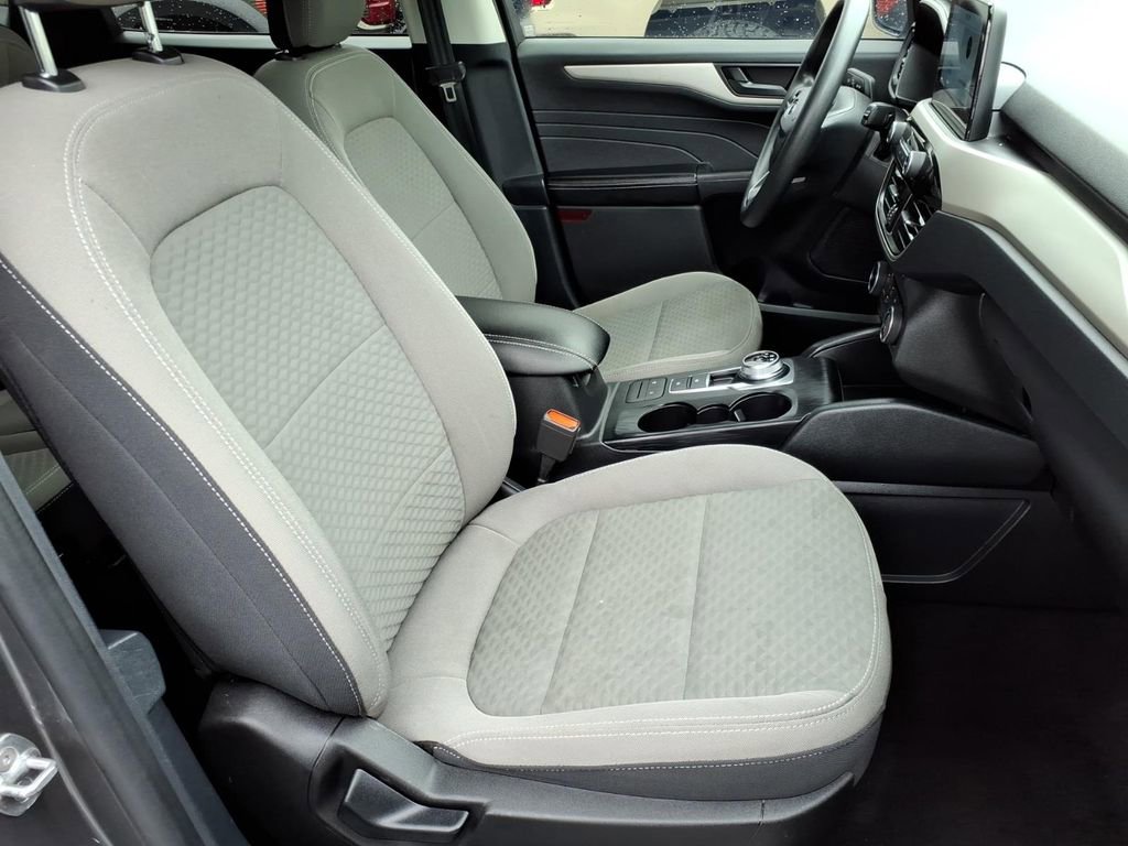 Certified 2022 Ford Escape SE FWD image 3