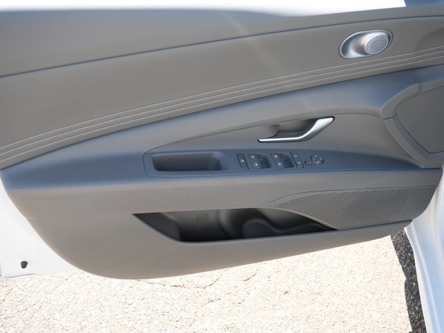Used 2025 Hyundai Elantra SEL FWD image 12