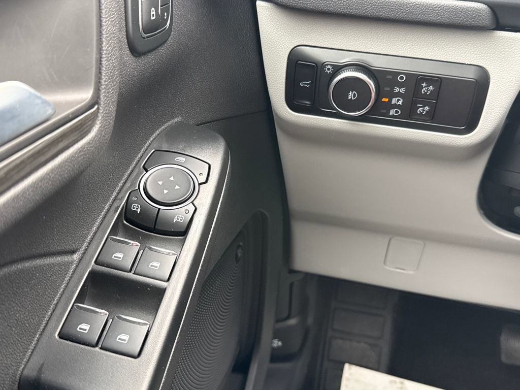 Certified 2025 Ford Escape Platinum w/ Premium Technology Package image 24