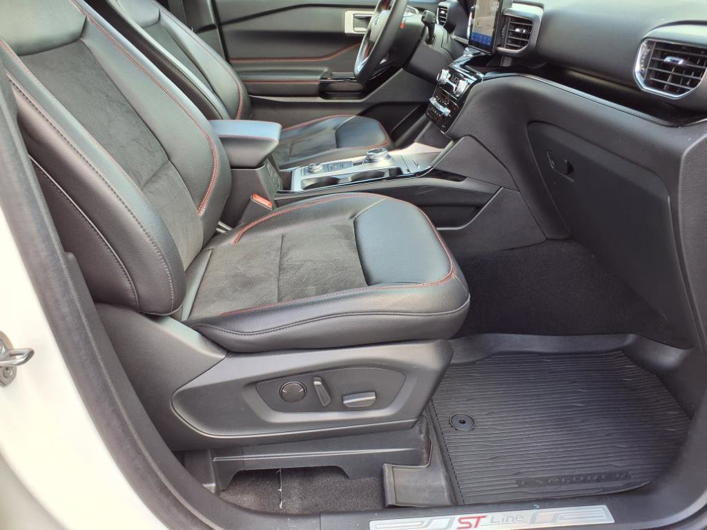 Certified 2023 Ford Explorer ST-Line w/ Class IV Trailer Tow Package image 9