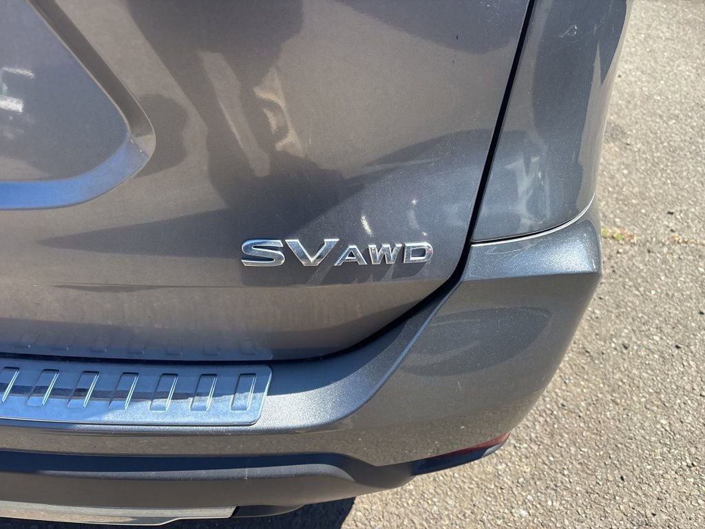 Used 2017 Nissan Rogue SV w/ SV Premium Package image 7