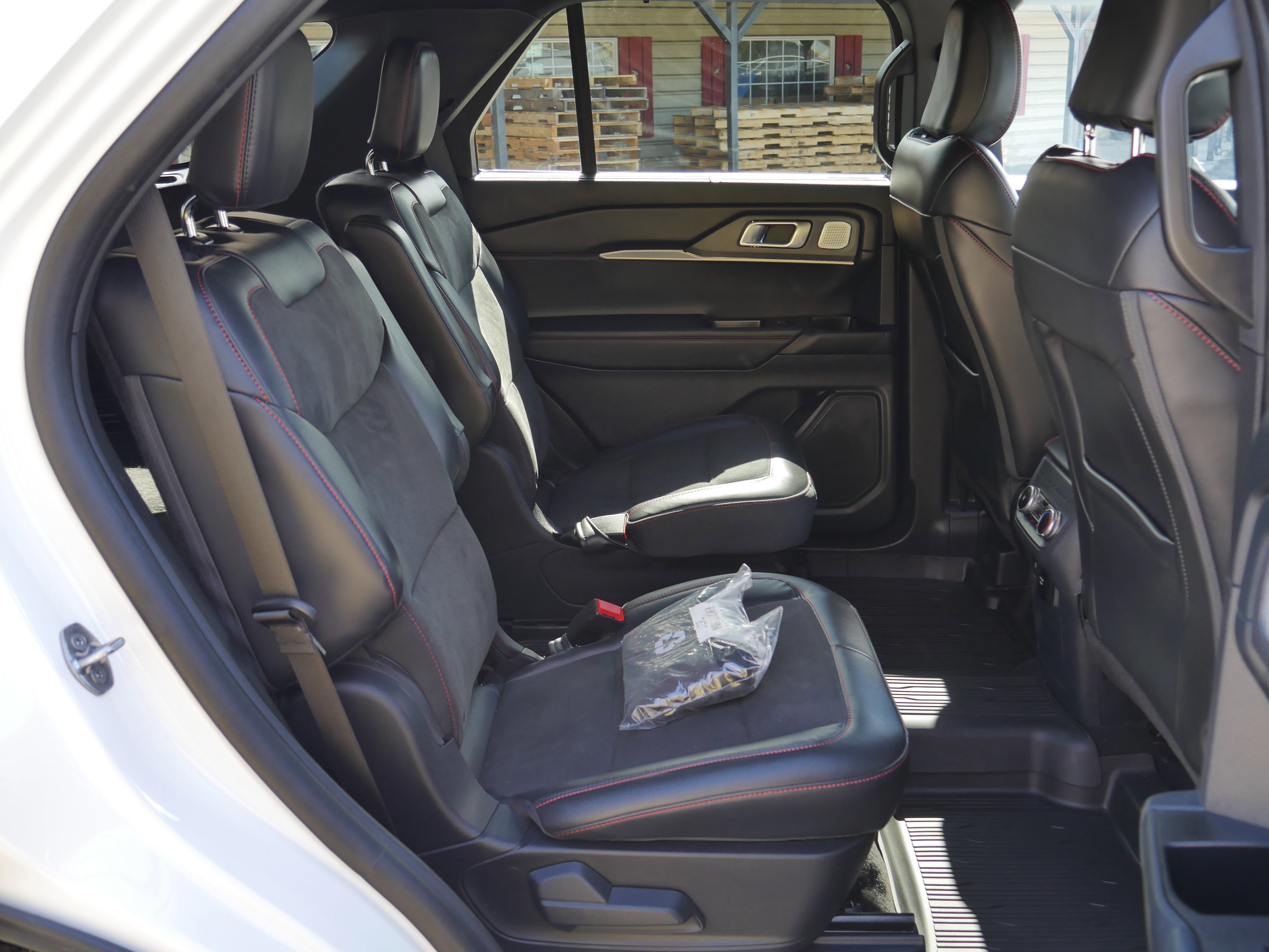 Certified 2025 Ford Explorer ST image 39